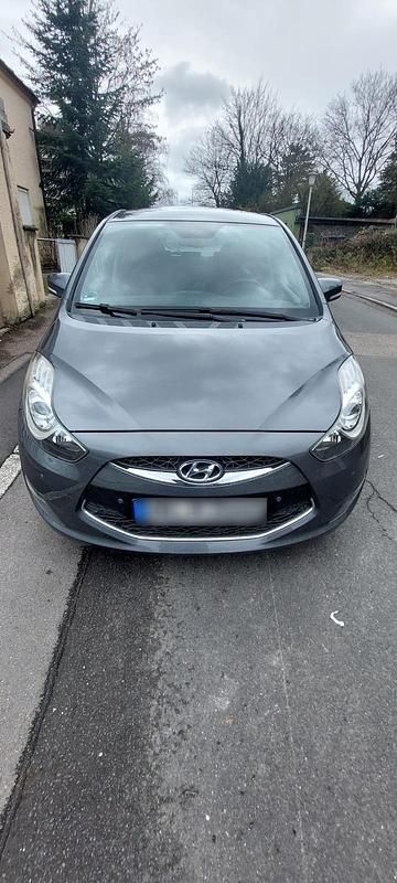 Gebraucht Hyundai ix20 125 PS (91 kW) 2011 Grau Kleinwagen