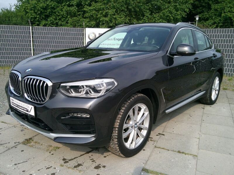 Grau Gebraucht 2021 BMW X4 xLine SUV | 35.900 € - Bild 1/3