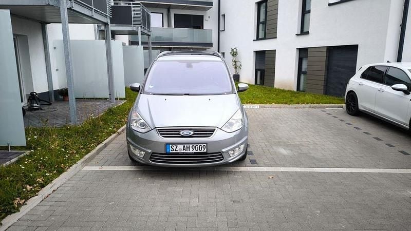 Silber Gebraucht 2010 Ford Galaxy Titanium Van / Kleinbus | 4.400 € (Fairer Preis) - Bild 1/4