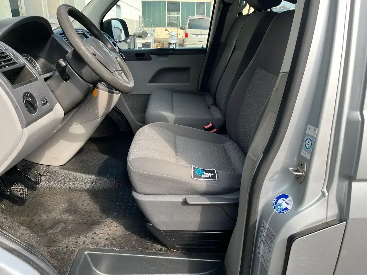 Gebraucht VW Caravelle Trendline 140 PS (102 kW) 2011 Silber Van