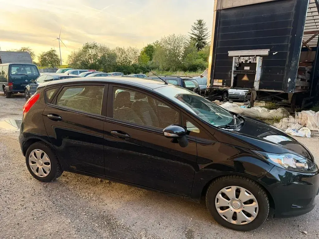 Usata Ford Fiesta Trend 82 CV (60 kW) 2010 Nero Berlina