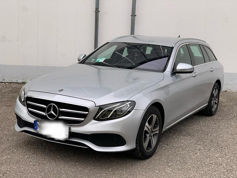 Gebraucht 2019 Mercedes E220 Kombi | 23.500 € (Guter Preis) - Bild 1/4