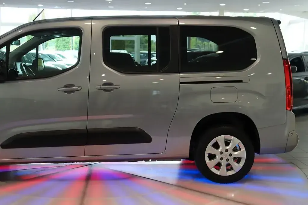 Gebraucht Opel Combo Life Elegance 131 PS (96 kW) 2022 Quartz/artense grey Van / Kleinbus