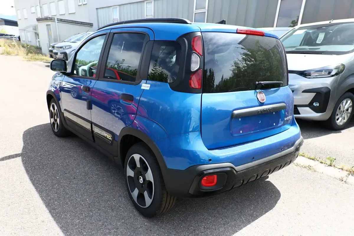 Neu Fiat Panda Cross Cross 65 PS (47 kW) 2025 Blau Kleinwagen