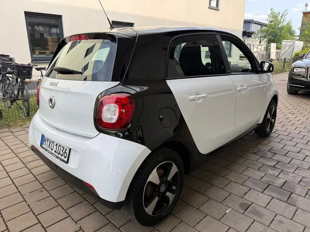 Gebraucht Smart ForFour 90 PS (66 kW) 2019 Weiß Kleinwagen