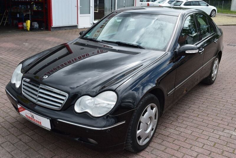 Schwarz Gebraucht 2003 Mercedes C240 Limousine | 1.100 € (Superpreis) - Bild 1/4