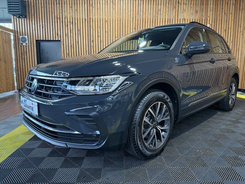 Grau Gebraucht 2023 VW Tiguan Life SUV | 31.900 € (Fairer Preis) - Bild 1/4