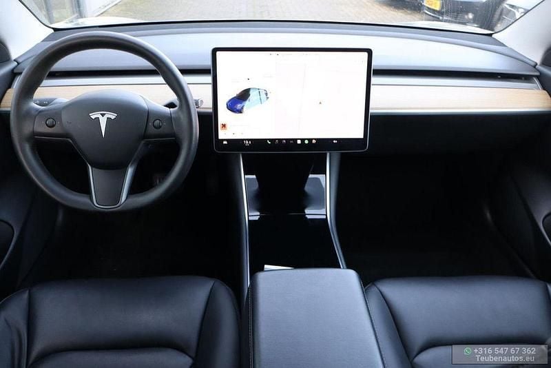 Second-hand Tesla Model 3 Standard Range 175 kW (238 CP) 2020 Albastru Berlinǎ