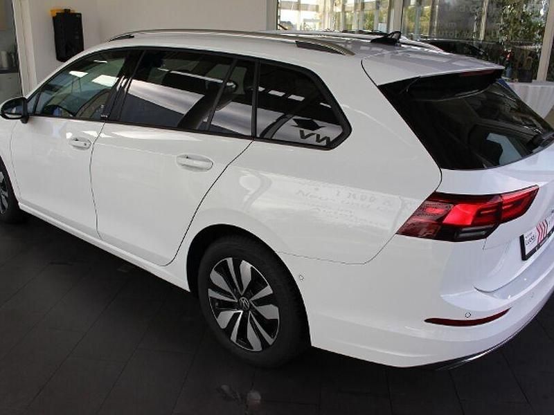 Gebraucht VW Golf VIII Move 150 PS (110 kW) 2024 Weiß (pure white) Kombi