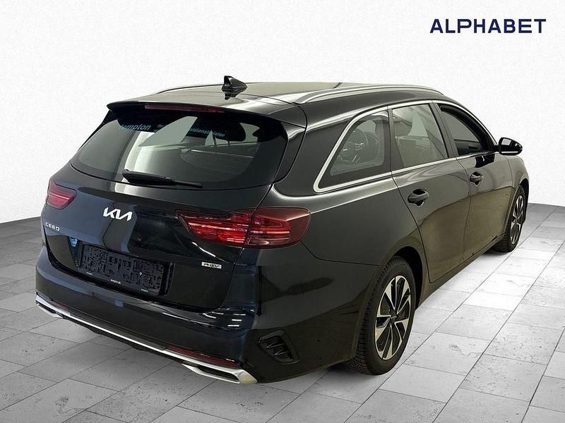 Gebraucht Kia Ceed Spirit 141 PS (103 kW) 2022 Zilinaschwarz Kleinwagen