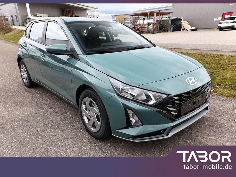 Neu Hyundai i20 Select 101 PS (74 kW) 2025 Mangrove green mineraleffekt Kleinwagen