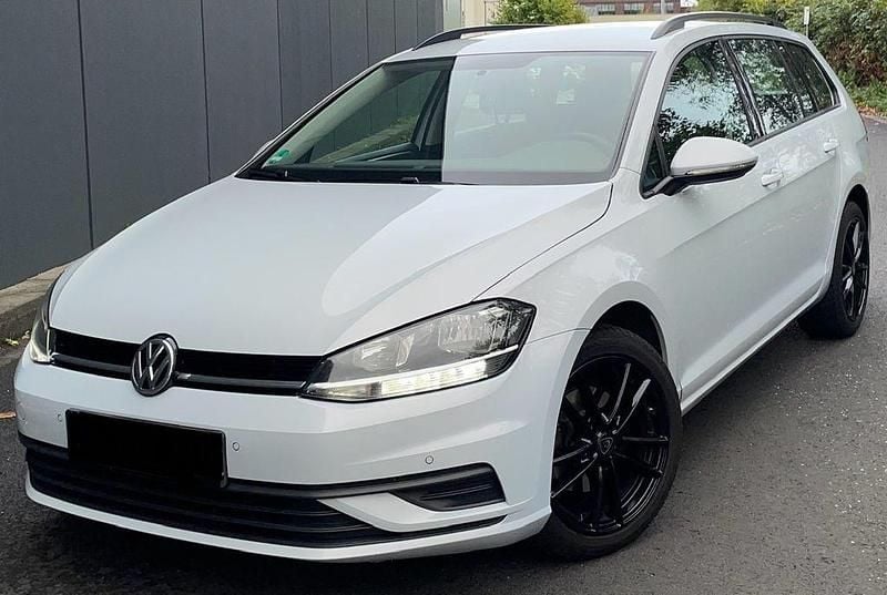 Weiß Gebraucht 2018 VW Golf VII Join Kombi | 10.290 € (Guter Preis) - Bild 1/4