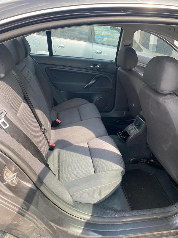 Gebraucht Skoda Superb 116 PS (85 kW) 2005 Grau Limousine