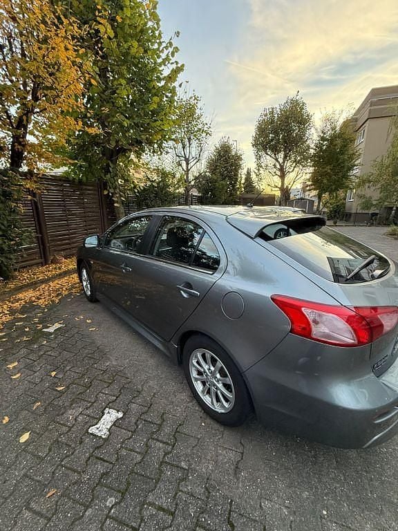 Grau Gebraucht 2014 Mitsubishi Lancer Limousine | 5.700 € (Guter Preis) - Bild 1/4