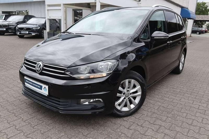 Deep black pearlescent Gebraucht 2016 VW Touran Comfortline Van / Kleinbus | 14.990 € (Fairer Preis) - Bild 1/2
