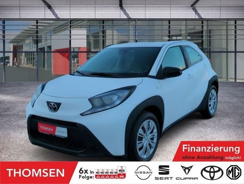 Schneeweiss Gebraucht 2024 Toyota Aygo Business Edition Kleinwagen | 15.450 € (Fairer Preis) - Bild 1/4