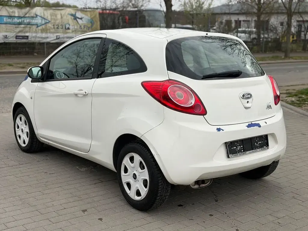 Gebraucht Ford Ka Trend 69 PS (50 kW) 2014 Weiß Kleinwagen