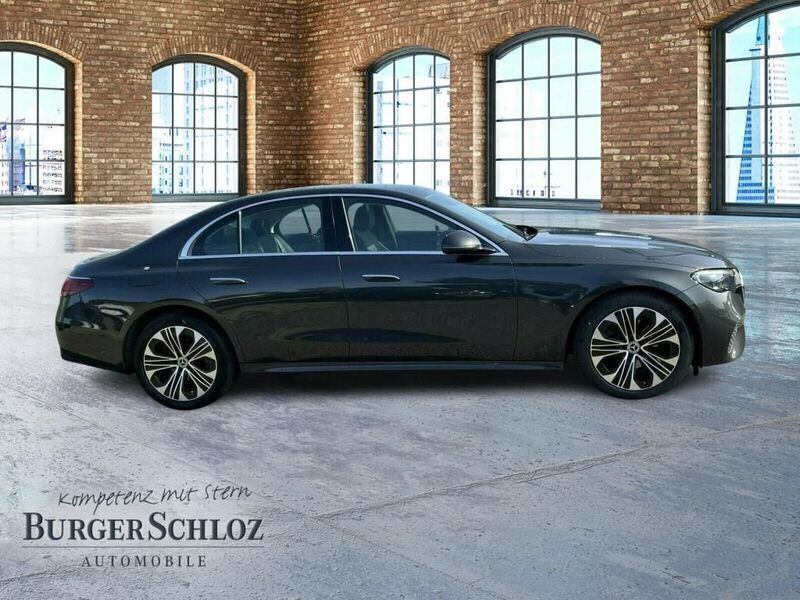 Gebraucht Mercedes E200 Avantgarde 204 PS (150 kW) 2023 Metalliclack graphitgrau Limousine