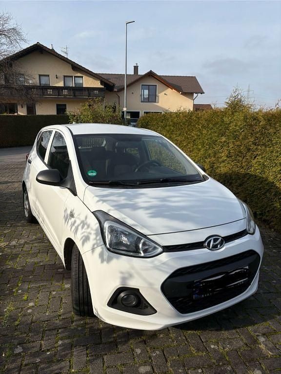 Weiß Gebraucht 2016 Hyundai i10 Kleinwagen | 4.700 € (Fairer Preis) - Bild 1/4