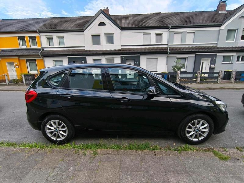 Schwarz Gebraucht 2016 BMW 220 Advantage Kombi | 16.600 € (Fairer Preis) - Bild 1/4