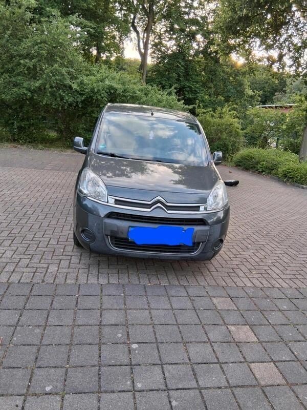 Grau Gebraucht 2013 Citroën Berlingo Van / Kleinbus | 8.600 € (Etwas zu teuer) - Bild 1/4