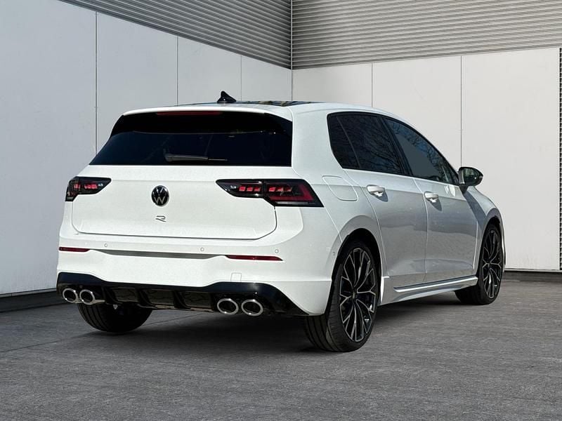 Neu VW Golf VIII R 333 PS (244 kW) 2025 Pure white, dach schwarz Limousine