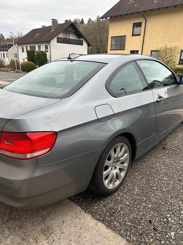 Gebraucht BMW 330 272 PS (200 kW) 2007 Grau Coupé