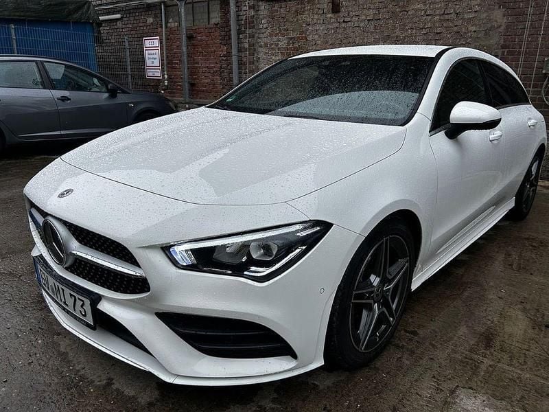 Weiß Gebraucht 2021 Mercedes CLA220 Shooting Brake AMG line Kombi | 26.800 € (Fairer Preis) - Bild 1/4