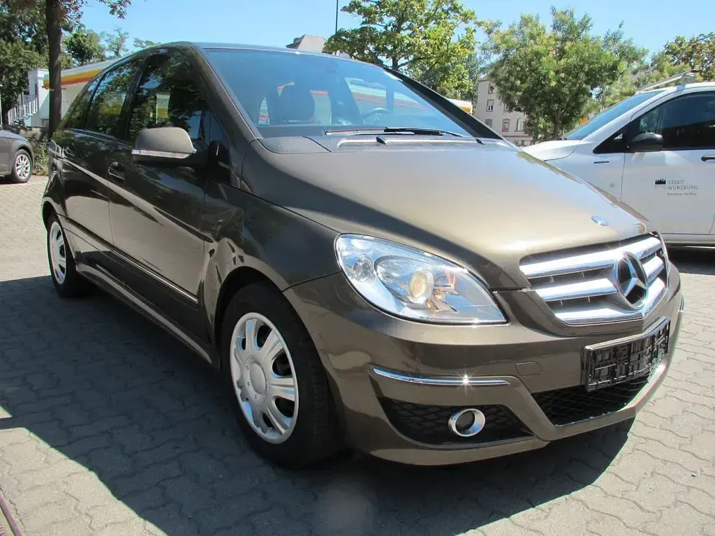 Gebraucht Mercedes B200 136 PS (100 kW) 2008 Braun Van / Kleinbus