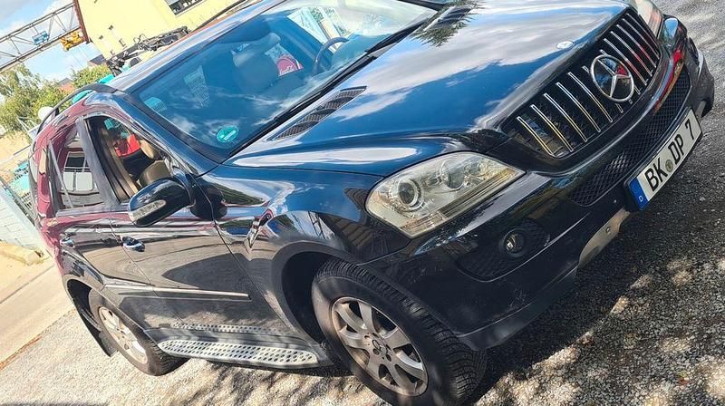 Schwarz Gebraucht 2006 Mercedes 320 SUV | 4.000 € (Superpreis) - Bild 1/4