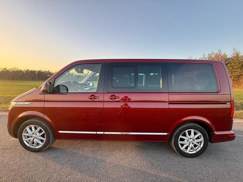 Second-hand VW Multivan 204 CP (150 kW) 2021 Roșu Monovolum