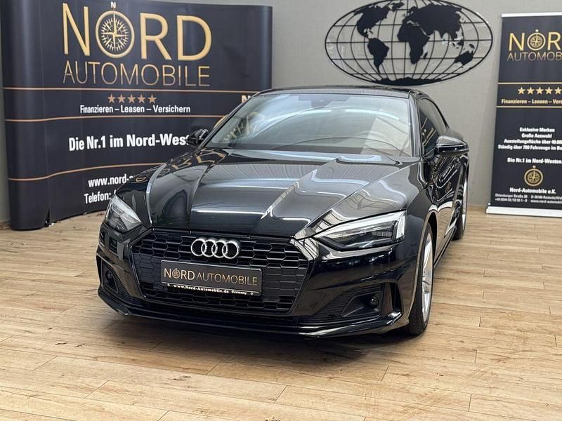 Mythosschwarz metall (metallic) Gebraucht 2021 Audi A5 Ambiente Coupé | 29.899 € (Superpreis) - Bild 1/3