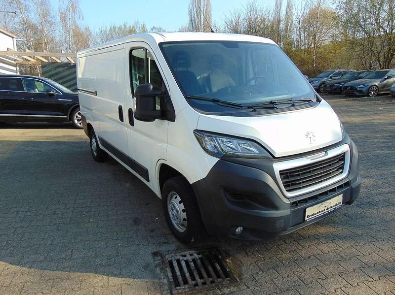Gebraucht Peugeot Boxer Premium 131 PS (96 kW) 2018 Weiss deckende lackierung Van