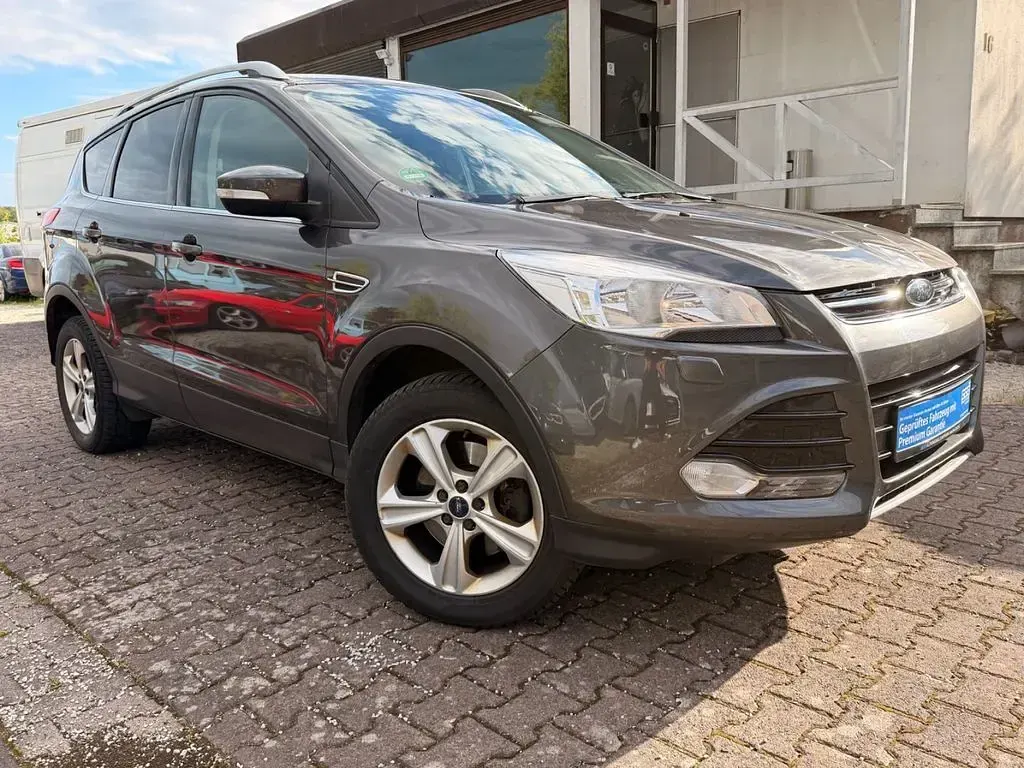 Usado Ford Kuga Titanium 179 HP (131 kW) 2016 Cinzento SUV