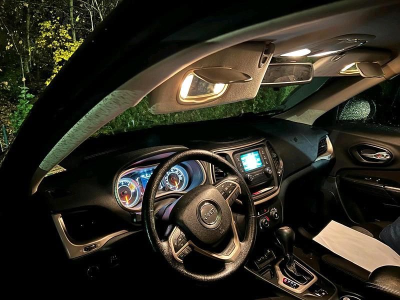 Gebraucht Jeep Cherokee Sport 177 PS (130 kW) 2016 Schwarz SUV