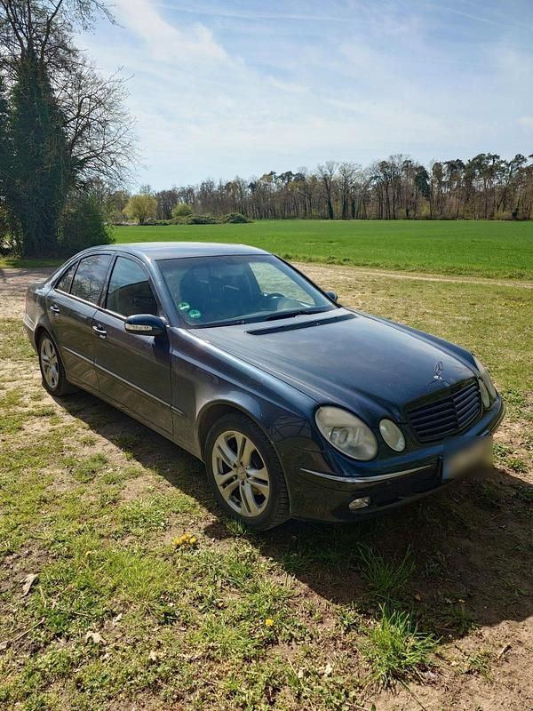 Gebraucht Mercedes E220 150 PS (110 kW) 2003 Blau Limousine