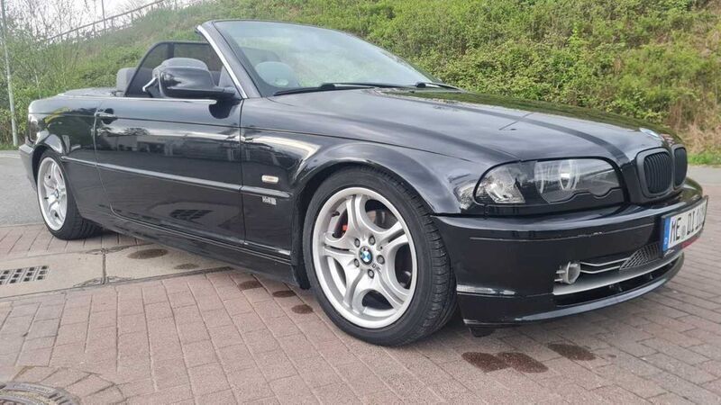 Brillantschwarz perleffect Gebraucht 2001 BMW 320 Cabriolet Performance Cabrio | 7.500 € (Fairer Preis) - Bild 1/4
