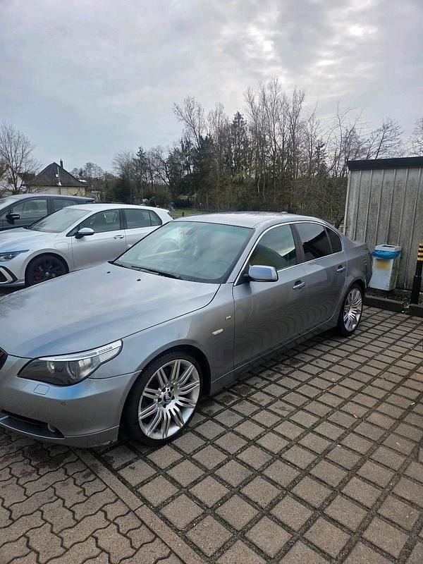 Gebraucht BMW 530 218 PS (160 kW) 2005 Silber Limousine