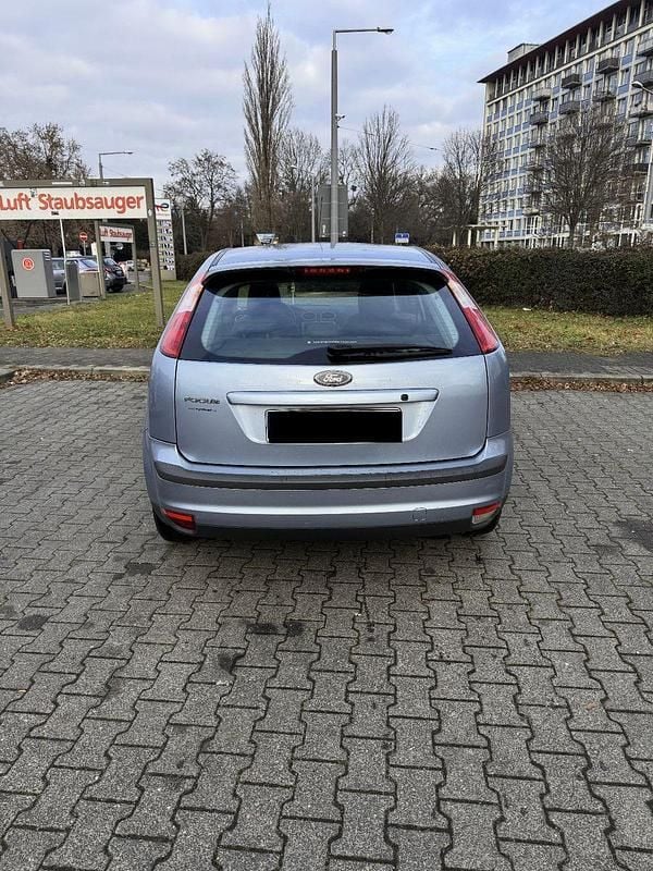 Second-hand Ford Focus 101 CP (74 kW) 2006 Albastru Berlinǎ