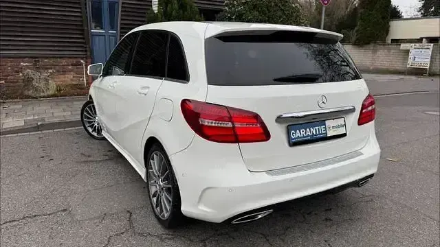 Gebraucht Mercedes B200 AMG line 156 PS (114 kW) 2017 Weiß Kleinwagen