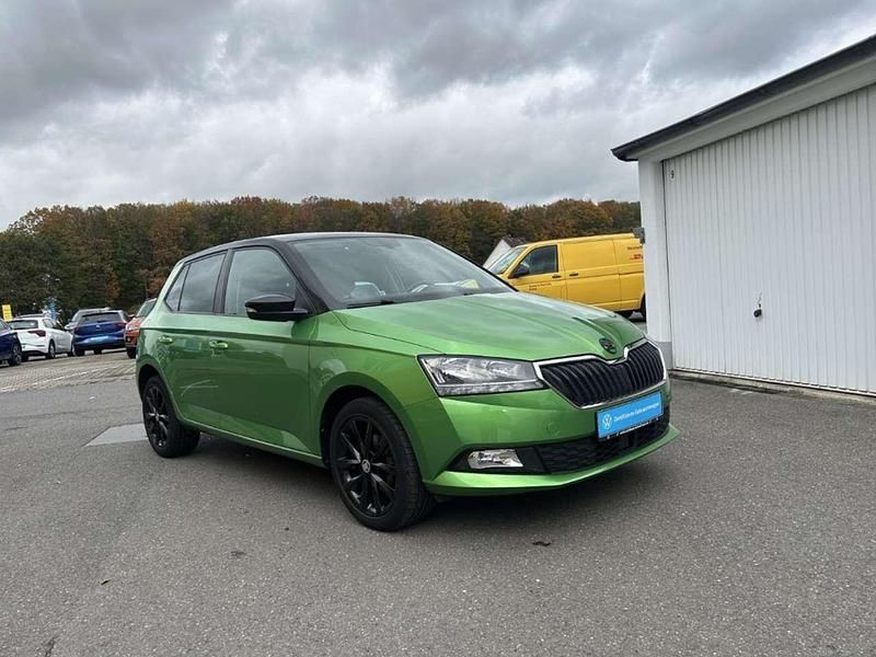 Rallyegrün metallic Gebraucht 2018 Skoda Fabia Style Kleinwagen | 12.929 € (Fairer Preis) - Bild 1/4