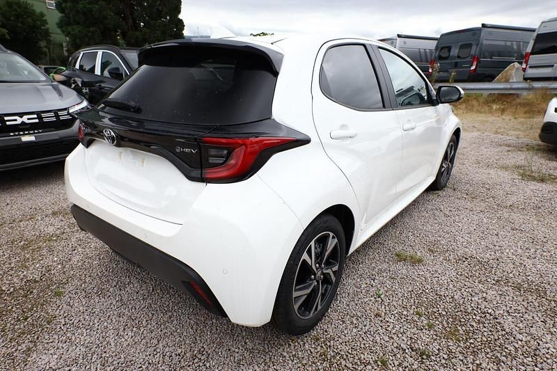 Neu Toyota Yaris Hybrid 116 PS (85 kW) 2026 Pure white Kleinwagen