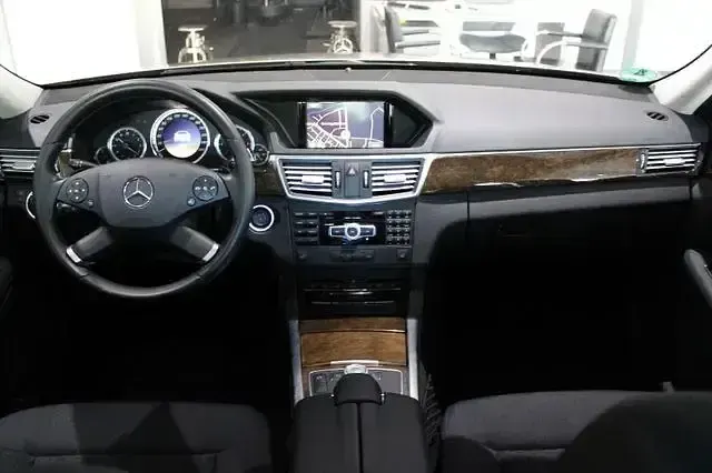 Gebraucht Mercedes E220 170 PS (125 kW) 2011 Andere Limousine