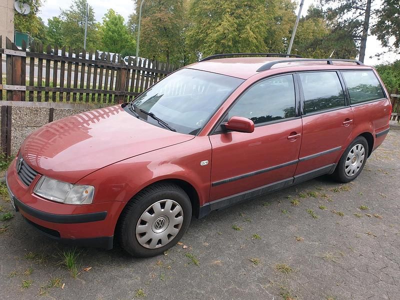 Gebraucht VW Passat 125 PS (91 kW) 2000 Rot Kombi