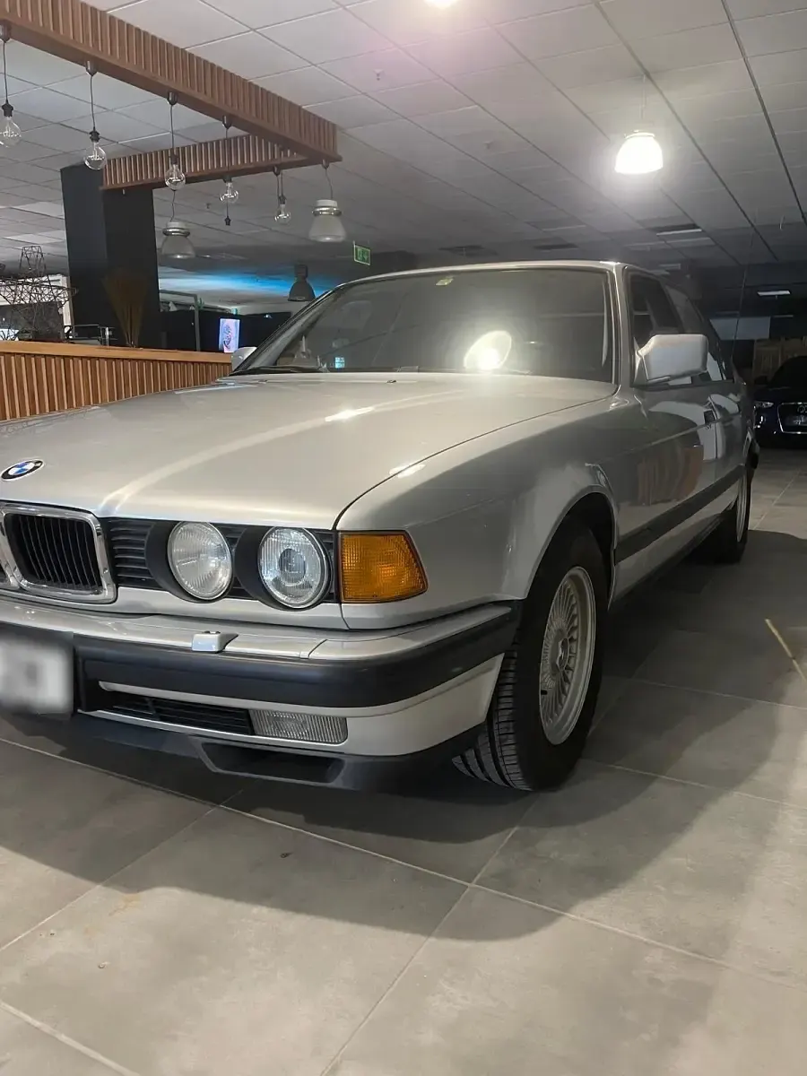 Gebraucht BMW 750 299 PS (219 kW) 1991 Silber Limousine