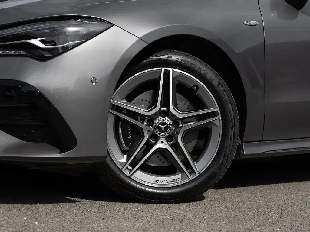 Gebraucht Mercedes CLA250 AMG 163 PS (119 kW) 2025 Graulack mountaingrau (metallic) Coupé