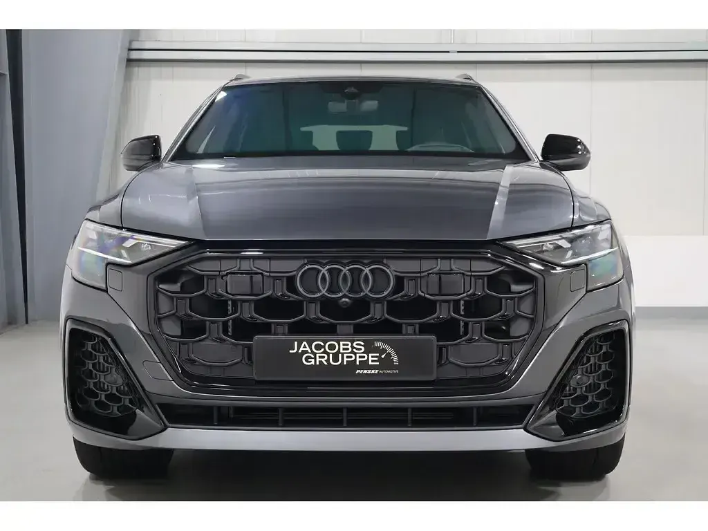 Neu Audi Q8 Ambiente 489 PS (359 kW) 2026 Grau SUV