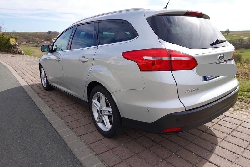 Gebraucht Ford Focus Titanium 125 PS (91 kW) 2018 Silber Kombi