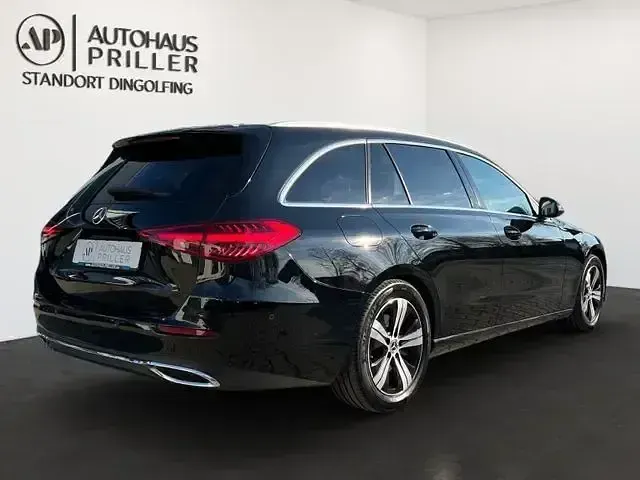 Gebraucht Mercedes 220 Avantgarde 197 PS (144 kW) 2024 Schwarz Kombi