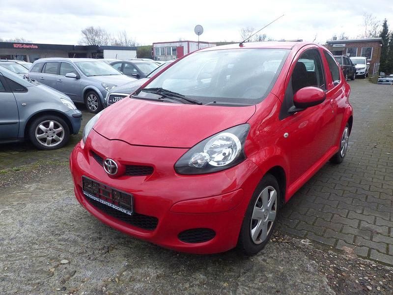 Rot Gebraucht 2011 Toyota Aygo Cool Kleinwagen | 3.490 € (Fairer Preis) - Bild 1/4